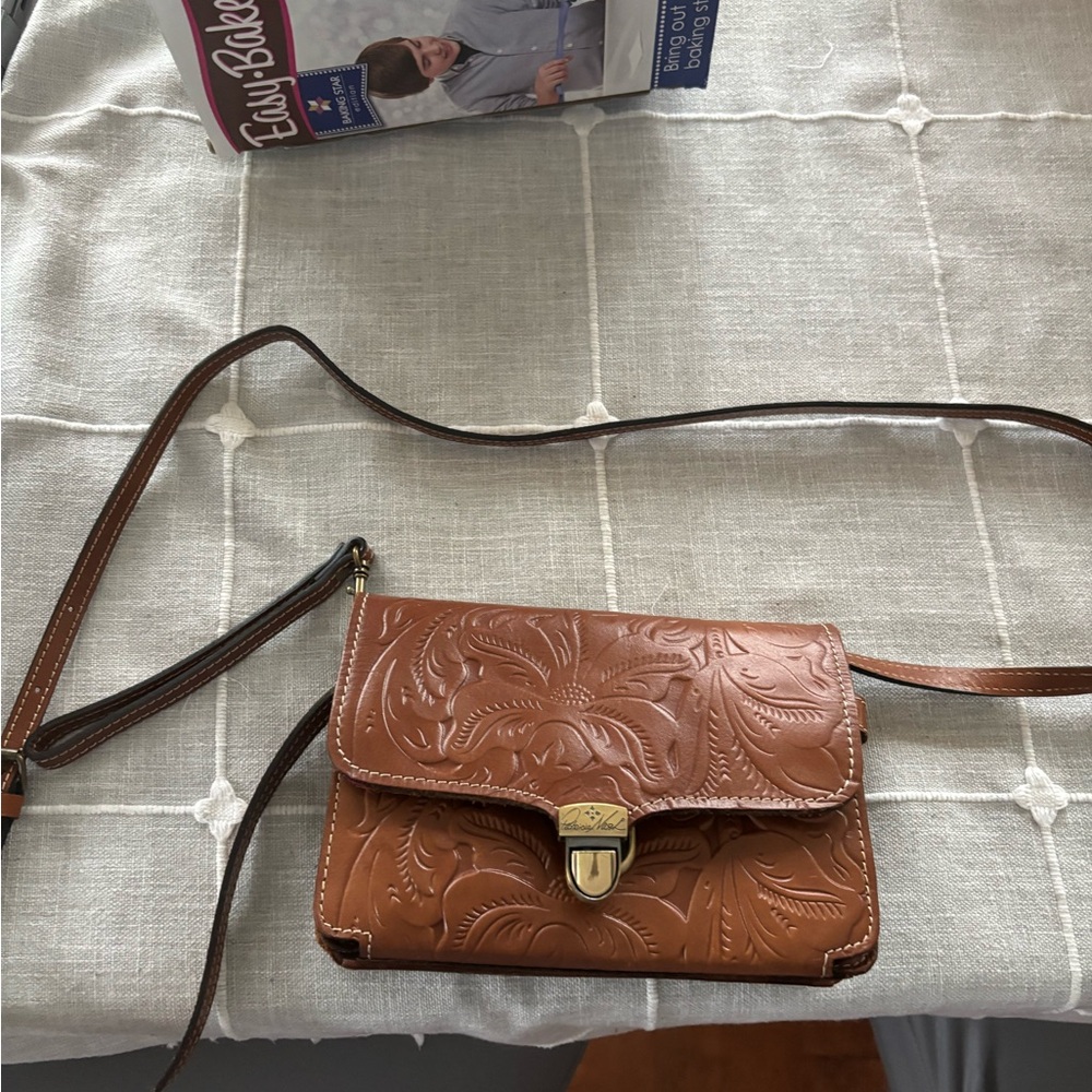 Elegant Brown Leather Crossbody Bag